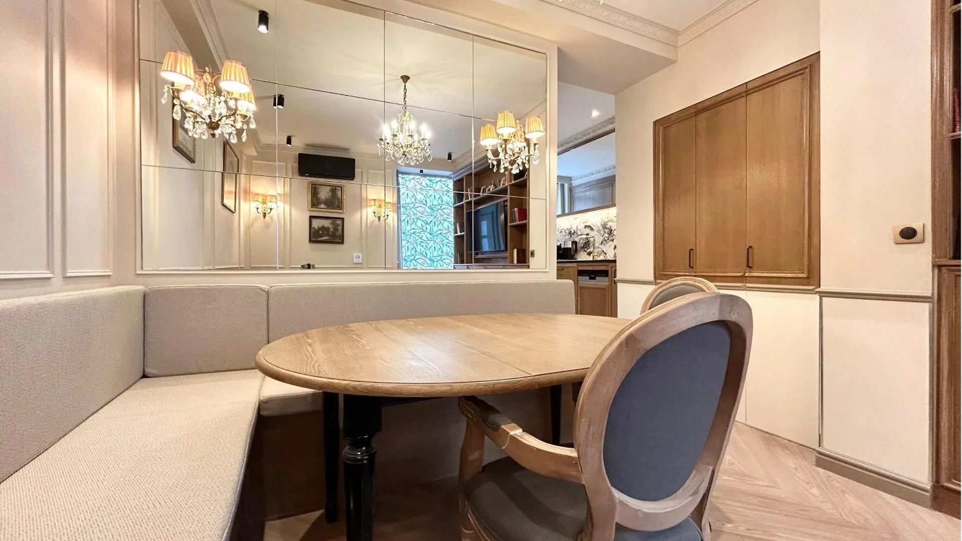 Merveil - Signature Suite - Tour Eiffel - Bourgogne Paris Frankrike